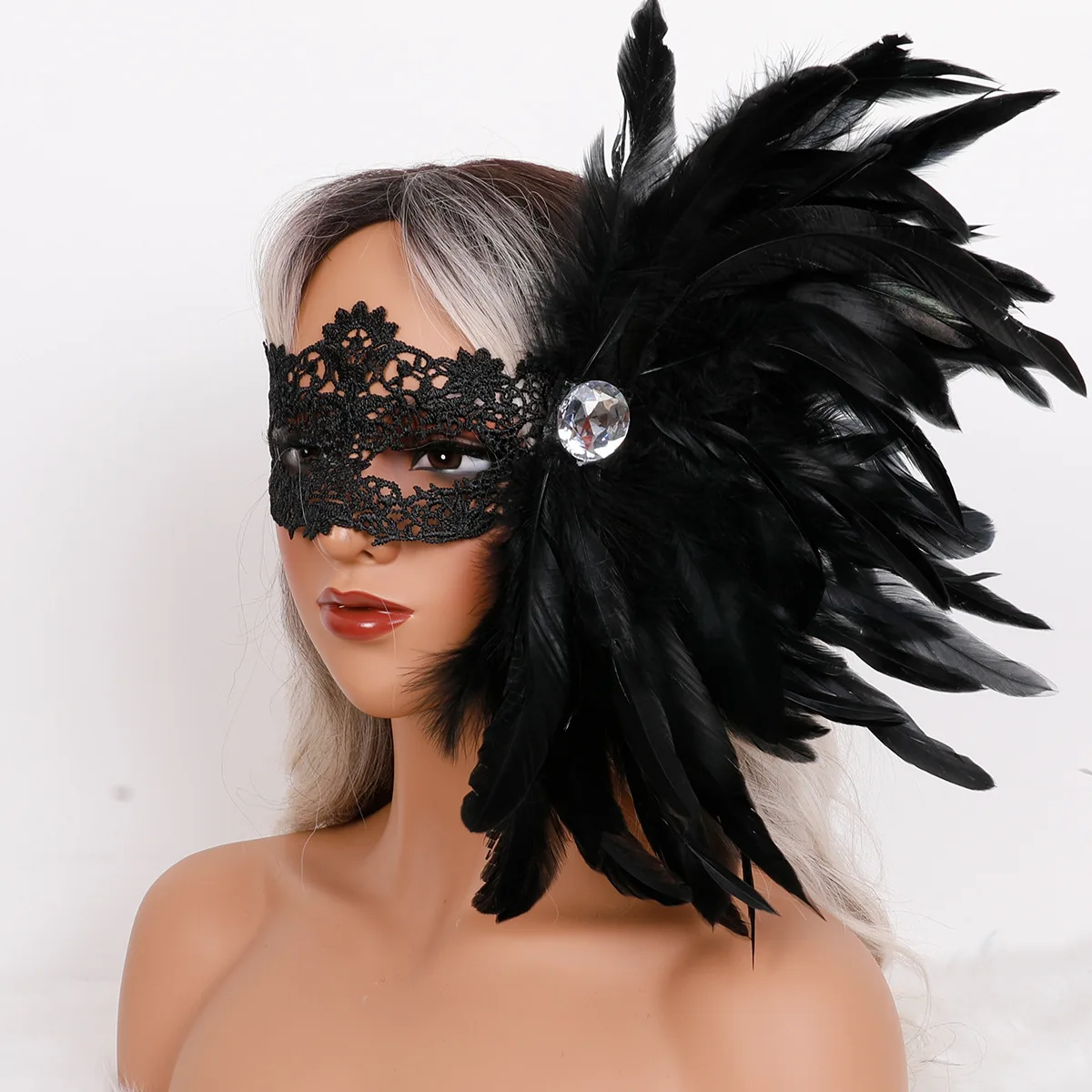Carnival Masquerade Sexy Feather Mask Party Role Play Queen Half Face Lace Mask Stage Costume Performance Accessories