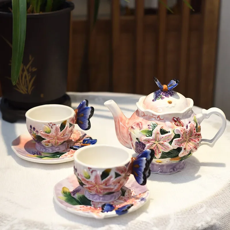 Lily Butterfly Tea Set Ceramic Teapot Cups and Saucers Creative Home Decor Romantic Flower Tea Pot For Living Room Garden Decor