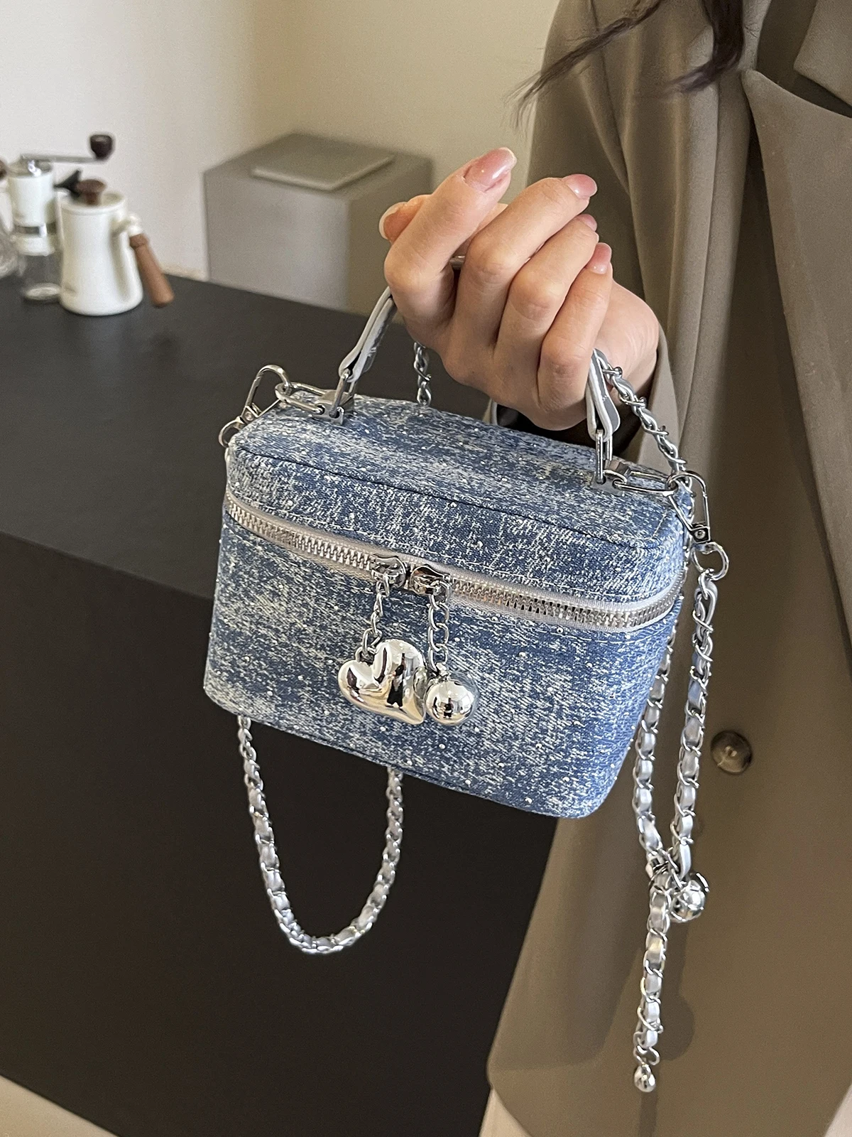 2024 New Diamond Crossbody Bag Women\'s Fashion Chains Single Shoulder Bags Heart Zipper Bucket Square Handbags Denim Pouch