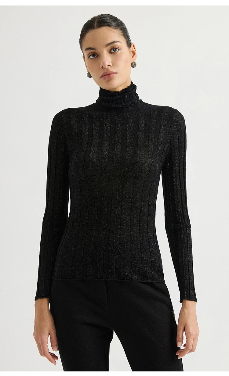 BD3621695 Damen Rollkragenpullover aus Lurex-Wollmischung mit breiten Rippen, langen Ärmeln und Wellensaum, dezenter Luxus für den frühen Herbst. – Detail 3