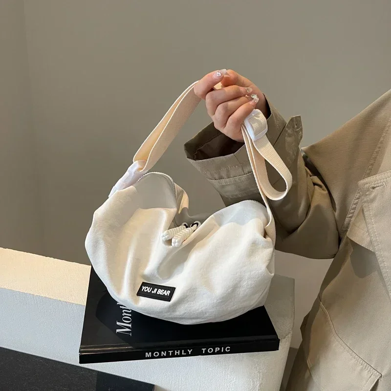 

Однотонная нейлоновая сумка на плечо с застежкой-молнией для женщин, новинка 2024, нишевая легкая женская простая сумка через плечо для спорта и отдыха