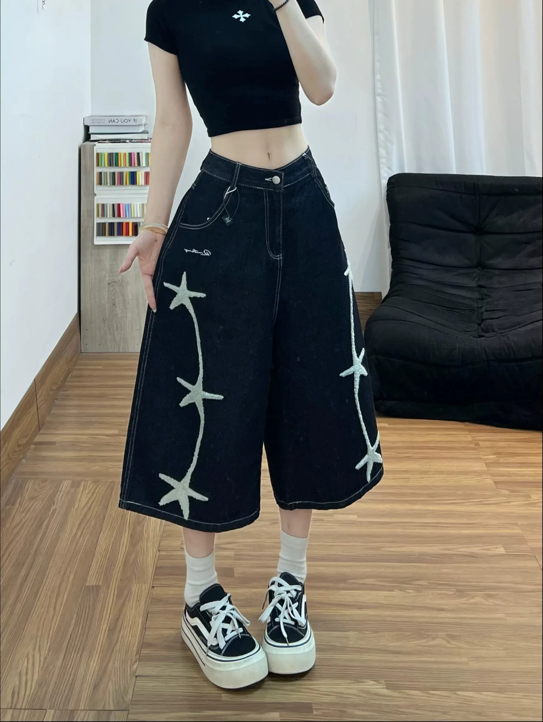 

Summer 2026 Women's Loose Casual Embroidered Star Denim Seven-Foot Pants Girl's Fashion Retro Wide Leg Short Shorts