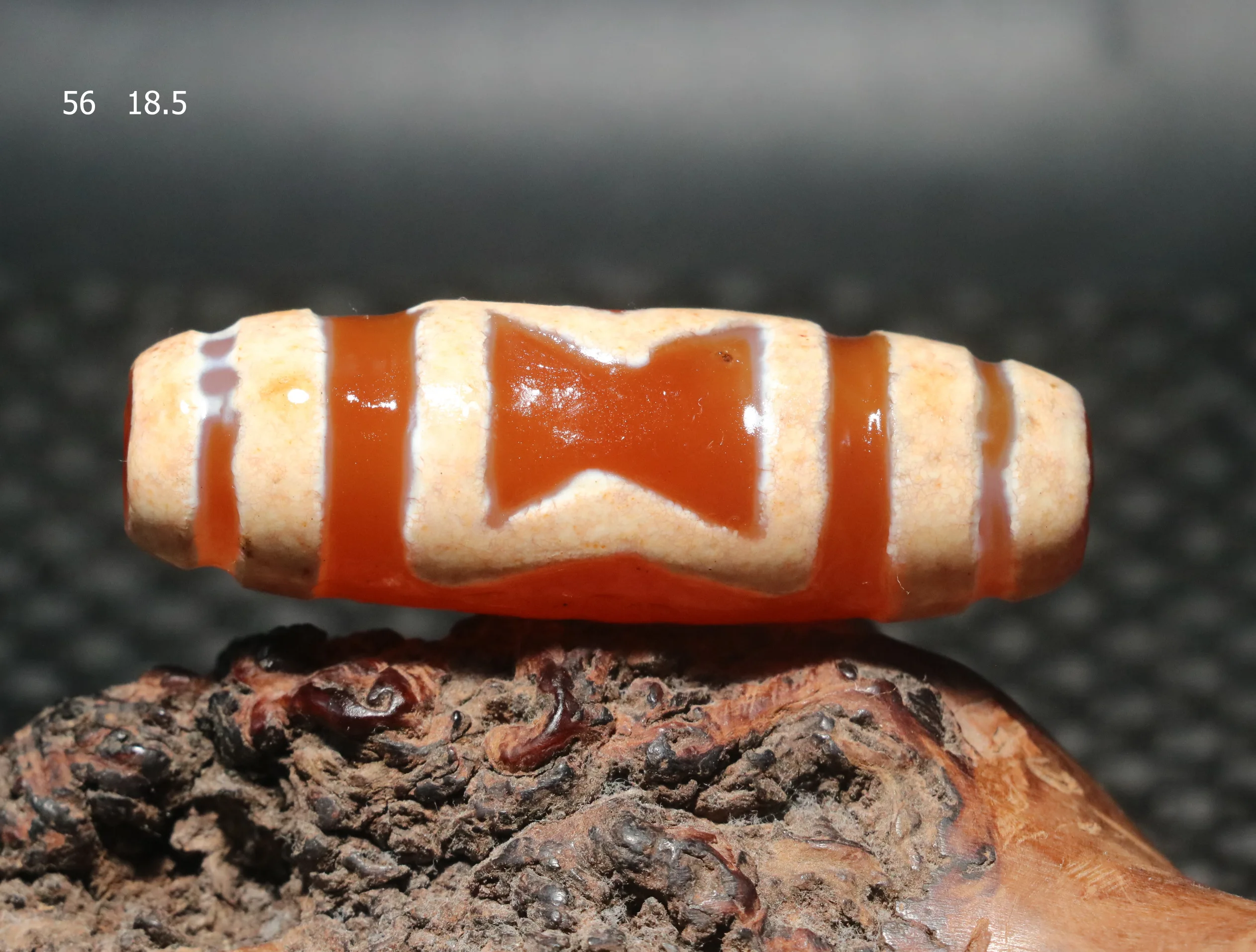 

DUJIACHANPINUPD0919 Волшебная сила Тибетский старый агат красного цвета Небеса и земли Скульптурная гравированная подвеска из бисера дзи Амулет 4A +