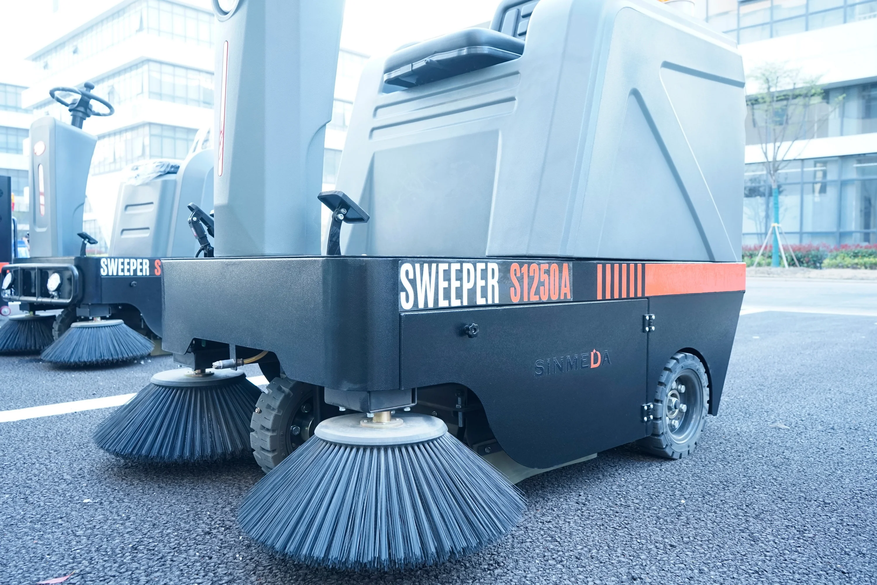 China's Best Quality Brand New Condition Commercial Ride-on Electric Street Vacuum Sweeper
