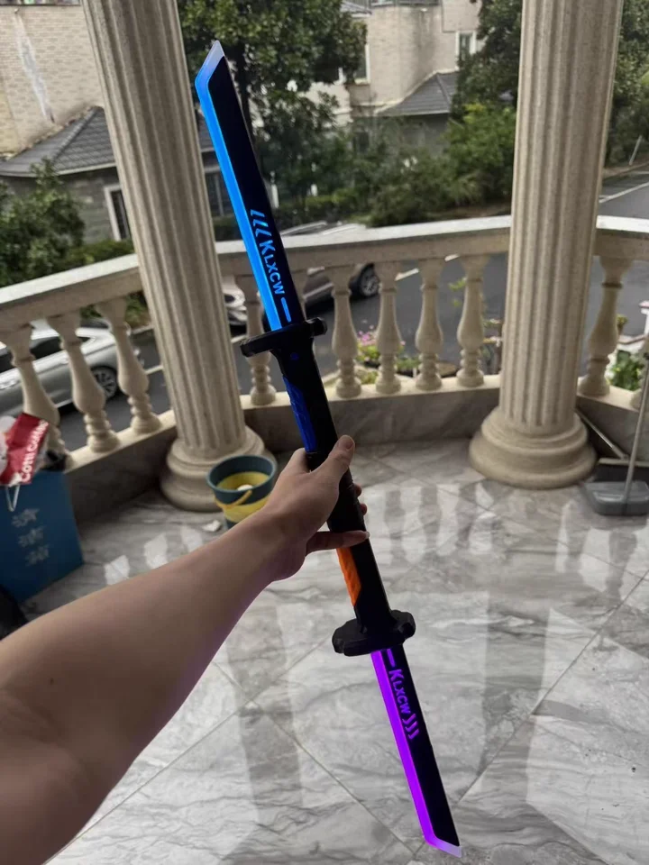 45 cm oplaadbaar regenboog led-lichtgevend cyberzwaard met vonk- en rookeffect Gratis USB-druppelkop en 5 Flint Sparks-upgradewaarschuwing