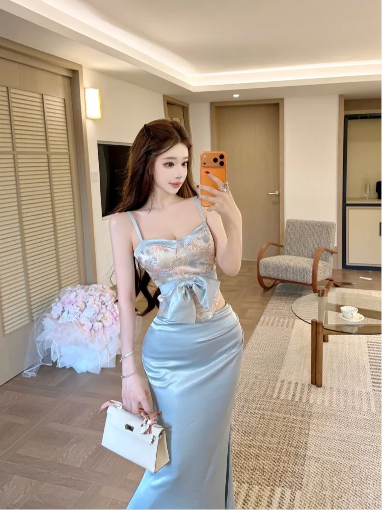 

Summer Lightweight Floral Knot Strap Vest Design Satin Fish Tail Skirt Three-Piece Set Women's Fashion Ensemble