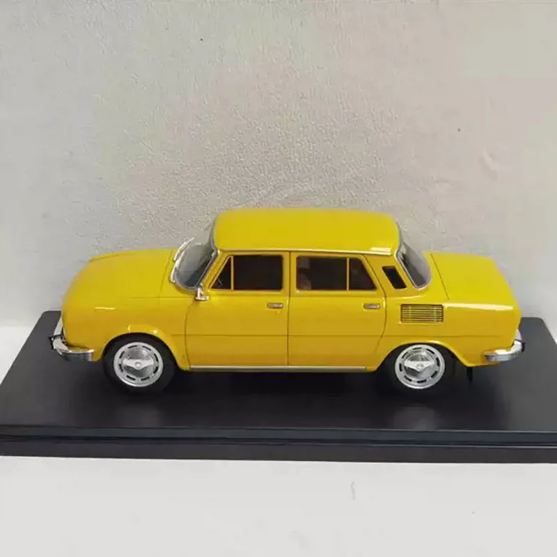 Diecast 1:24 Scale SKODA 100L Alloy Simulation Car Model Toy Collectible Ornaments