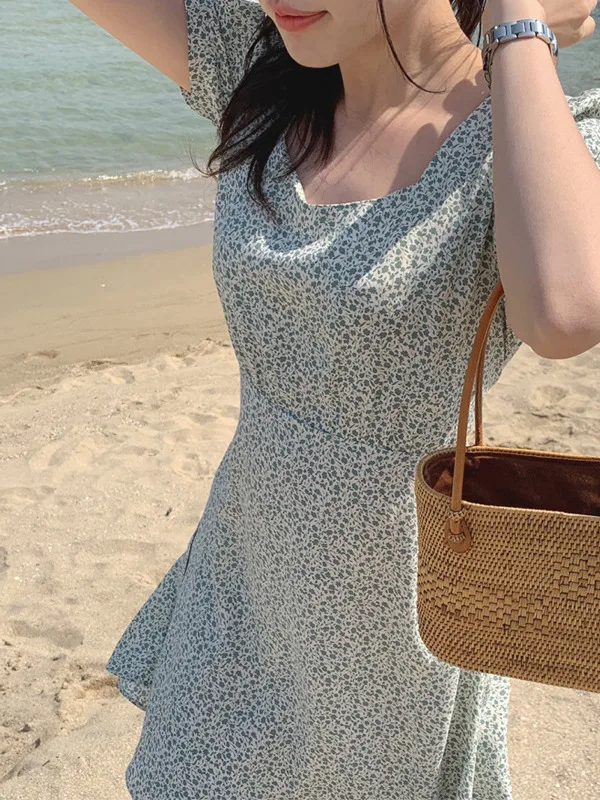 فستان صيفي جديد أنيق بتصميم نحيف مع ربطة عنق مربعة الشكل، أنيق وأنثوي ومناسب لمختلف المناسبات