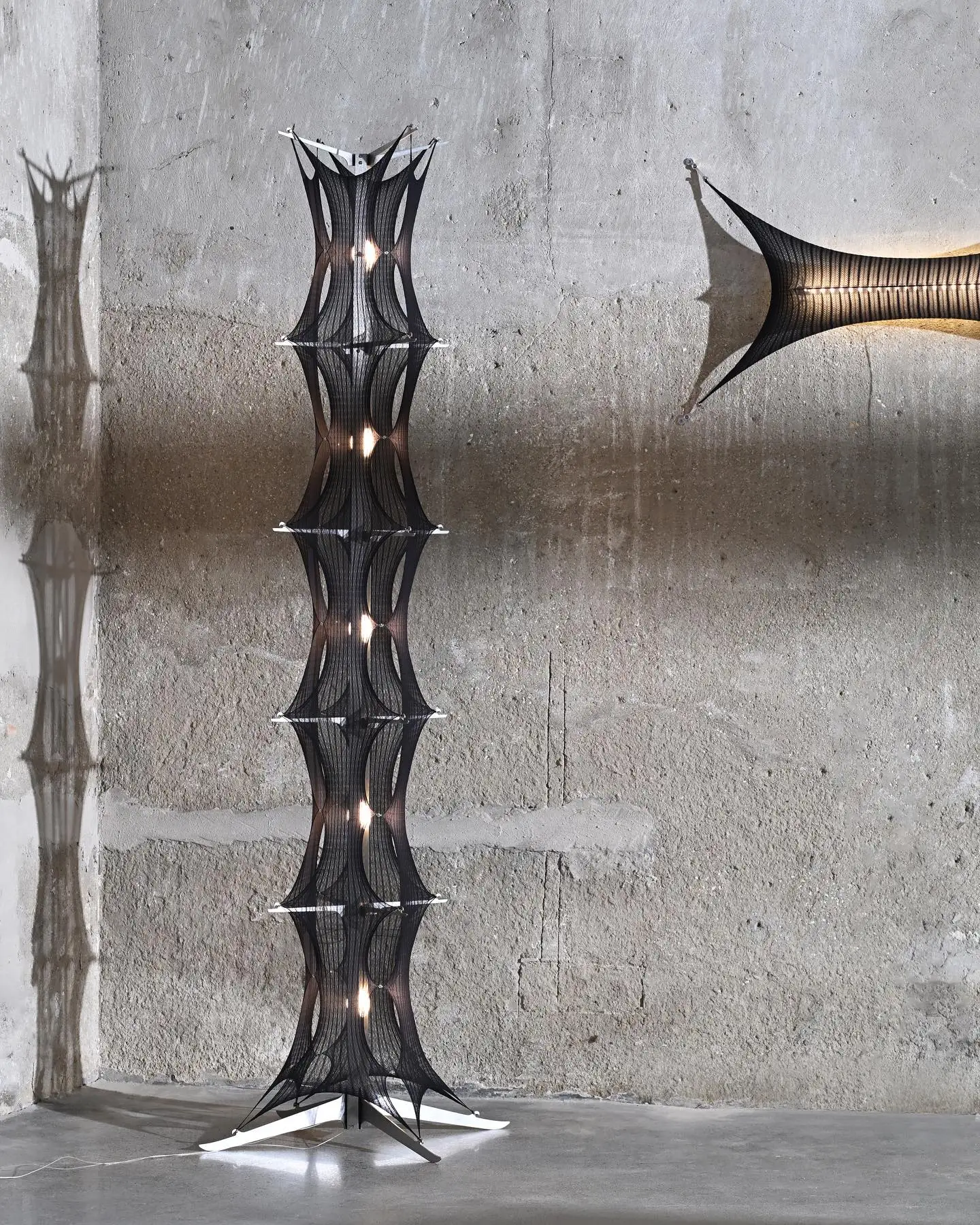 

Американский напольный светодиодный светильник в стиле кантри, винтажный металлический, в индустриальном стиле, дизайнерский, для гостиной, вертикальный, атмосферный.