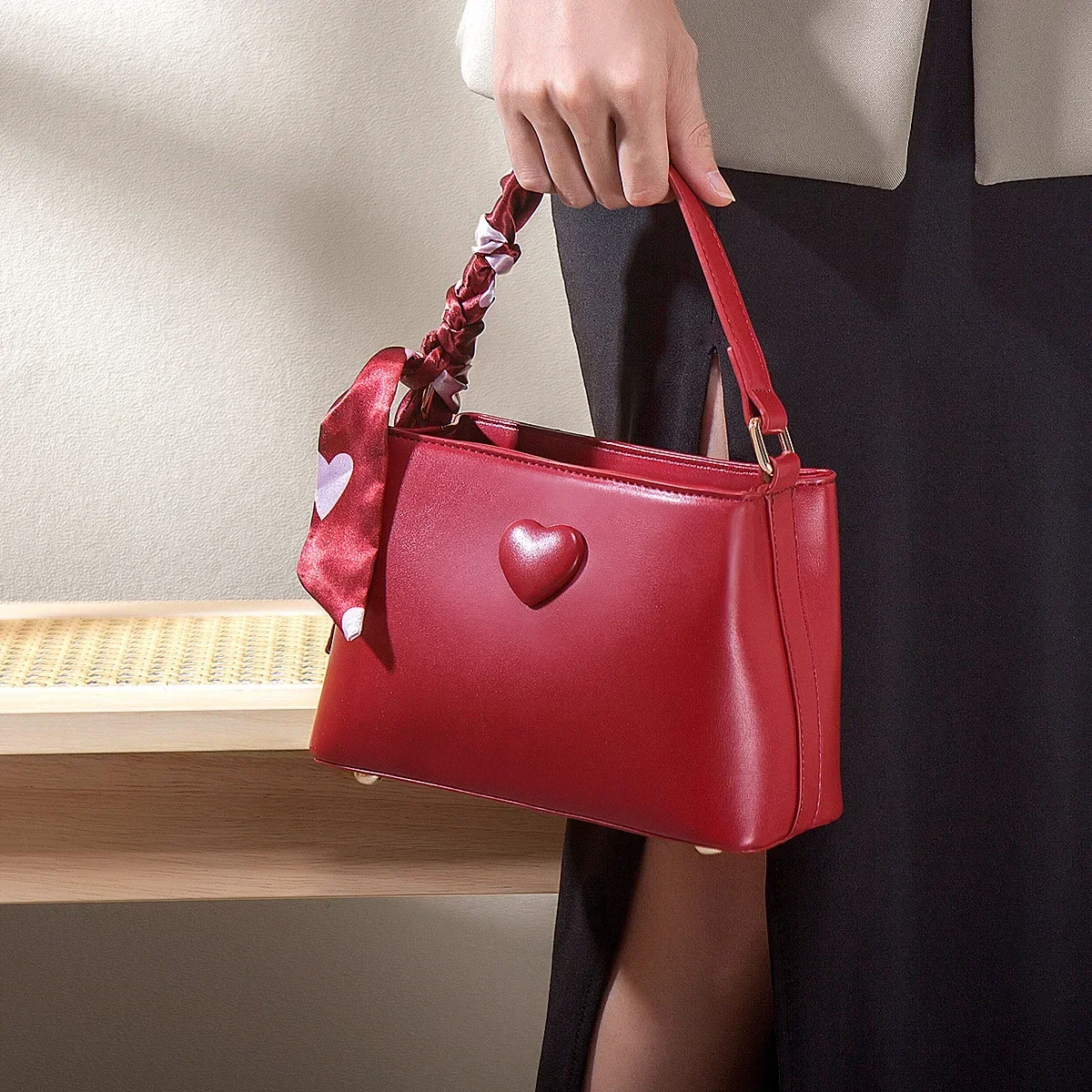 

Temperament Red Handbag With Silk Scarf Elegant Love Bucket Bag Female Wedding Gift Bag 2025 Spring New Daily Commuter Bag