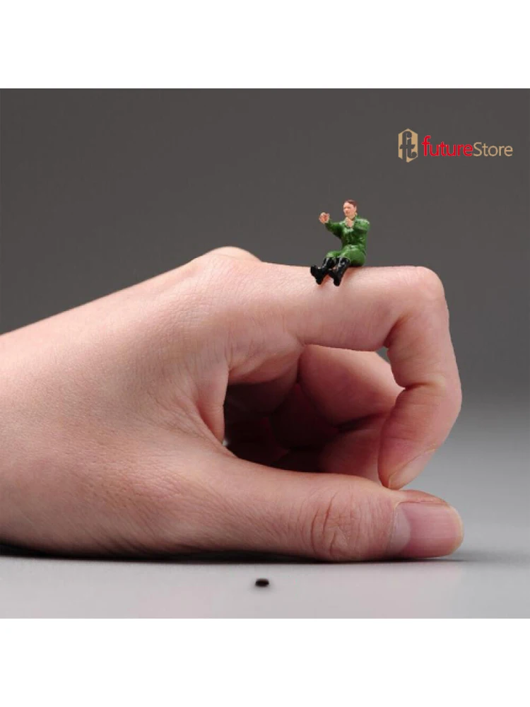 ANT Resin 1/64 Driving Man  Diorama Figure Model Miniature Creative Photography Display Collection Decoration