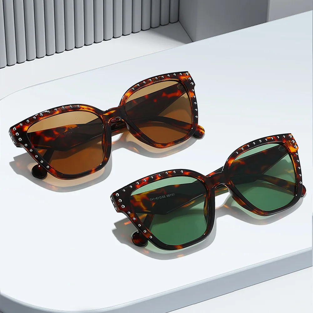 

Stylish Diamond Studded Personality Sunglasses Fashion Large Frame Sun Glasses Unisex Outdoor UV400 Eyewear for Cycling Driving