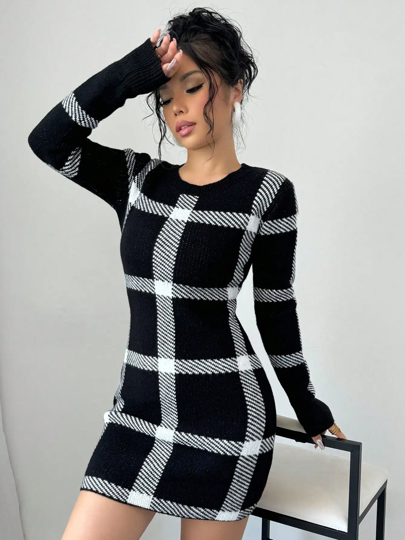 

Women's Black and White Plaid Knitted Fitted Sweater Dress for Autumn Winter