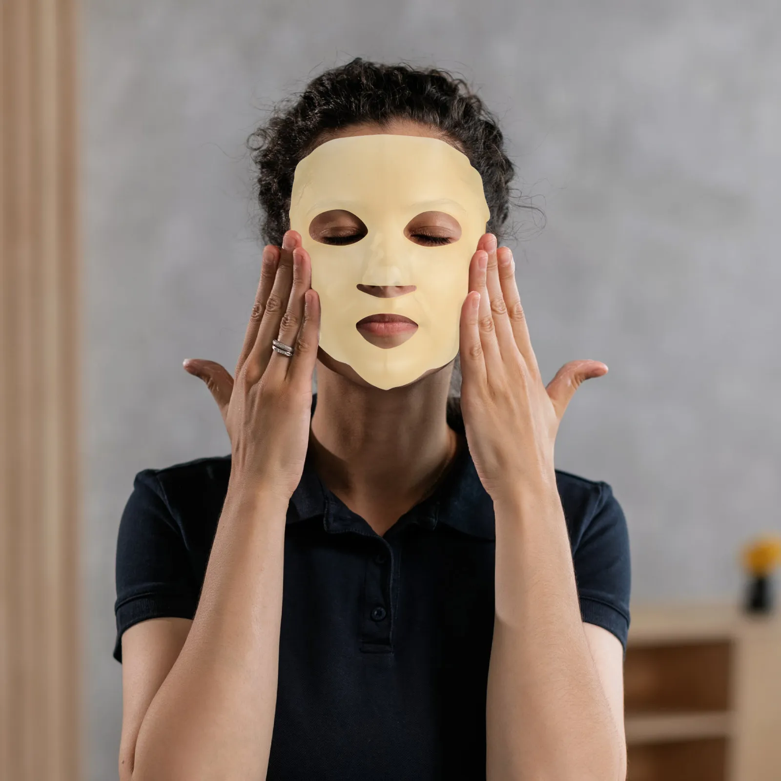 2Pcs Silicone Sheet Mask Cover Reusable Face Mask Holder Soft Comfortable Universal Fit Locks Moisture Boosts Nutrient