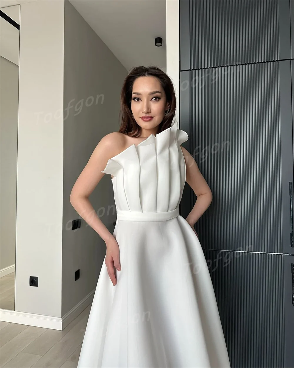 Toofgon صدفي قصير الساتان فساتين لحضور الحفلات الموسيقية كتف واحد مطوي فساتين السهرة الرسمية طول الشاي المرأة فستان حفلة موسيقية خاصة