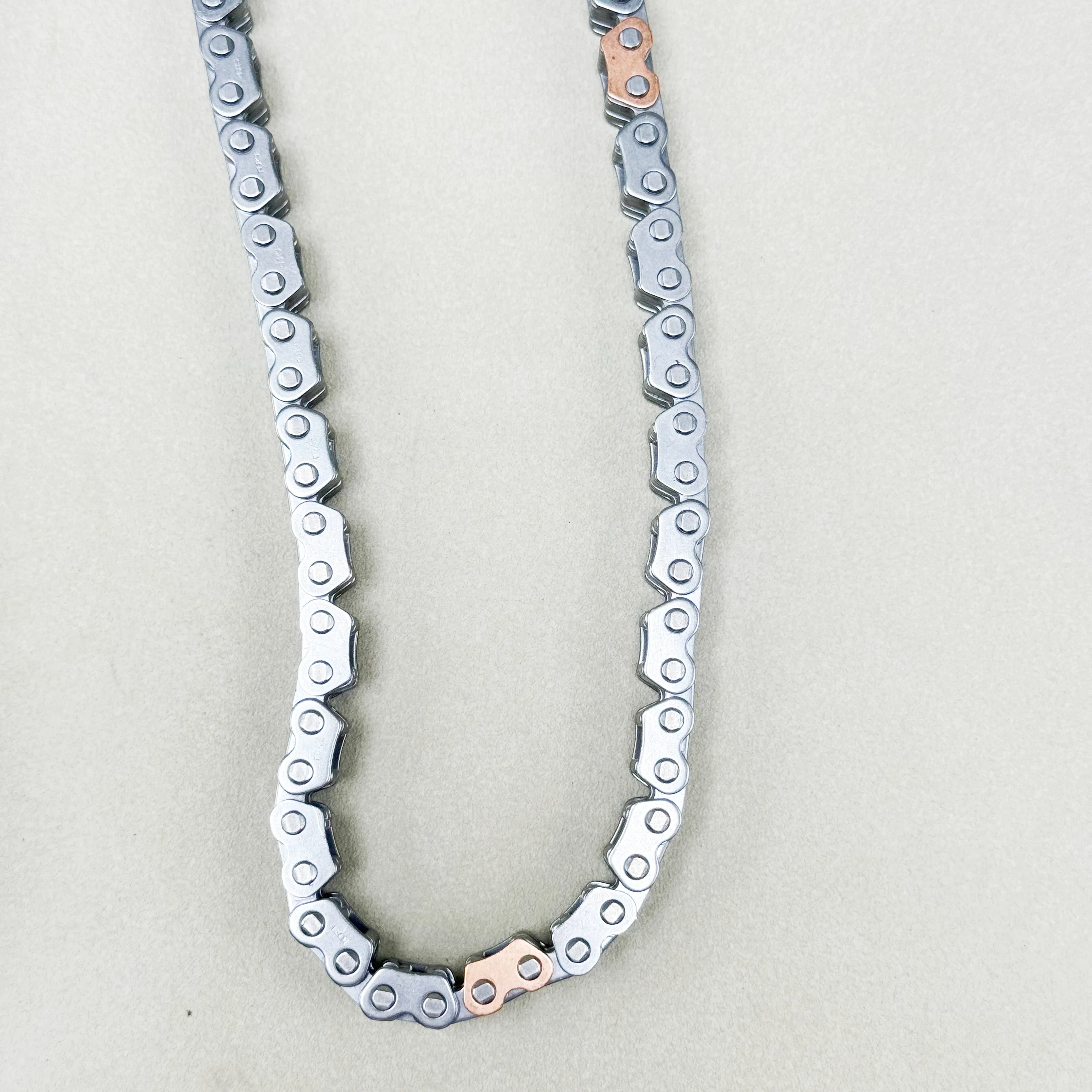 オートメタルタイミングチェーン 06K109158CD 06K109158 EA888 1.8T 2.0T CC、タイロン、タラゴン、タヴァスカン、マゴタン、コディアック、ハオルイ用 06K 109 158 C