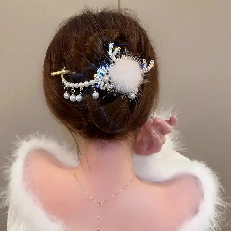 

Hairy Ball Deer Antlers Snowflakes Twisted Clip Beautiful and Simple Women's Hairall Season Round Hair Duckbill Clip Hairpin