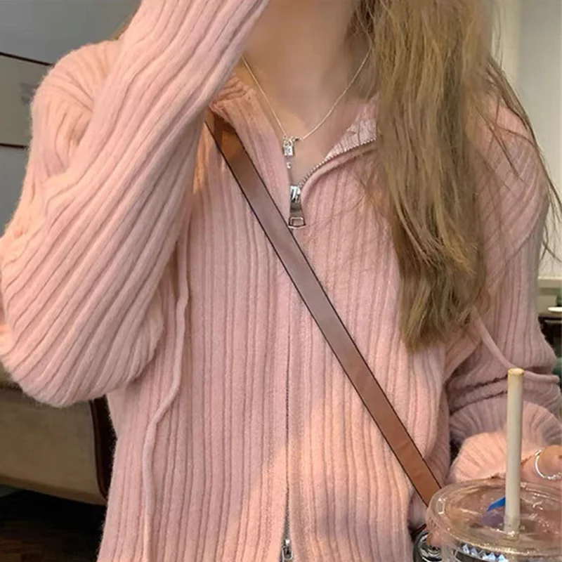 เสื้อคลุมคาร์ดิแกนผู้หญิงแบบใหม่สำหรับฤดูใบไม้ร่วงและฤดูหนาว ทำจากขนสัตว์แท้ 100% ถักสีพื้น เสื้อแจ็คเก็ตขนสัตว์มีฮู้ด แฟชั่นขายดี