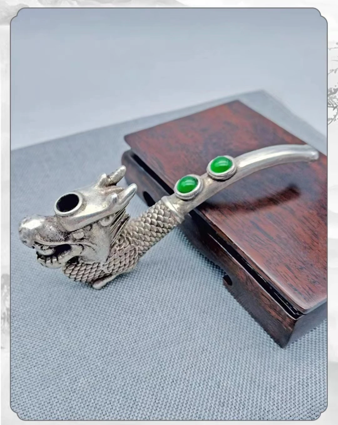 

Chinese Miao silver pipe old type cigarette holder inlaid with jade relief dragon head cigarette rod traditional cigarette gun