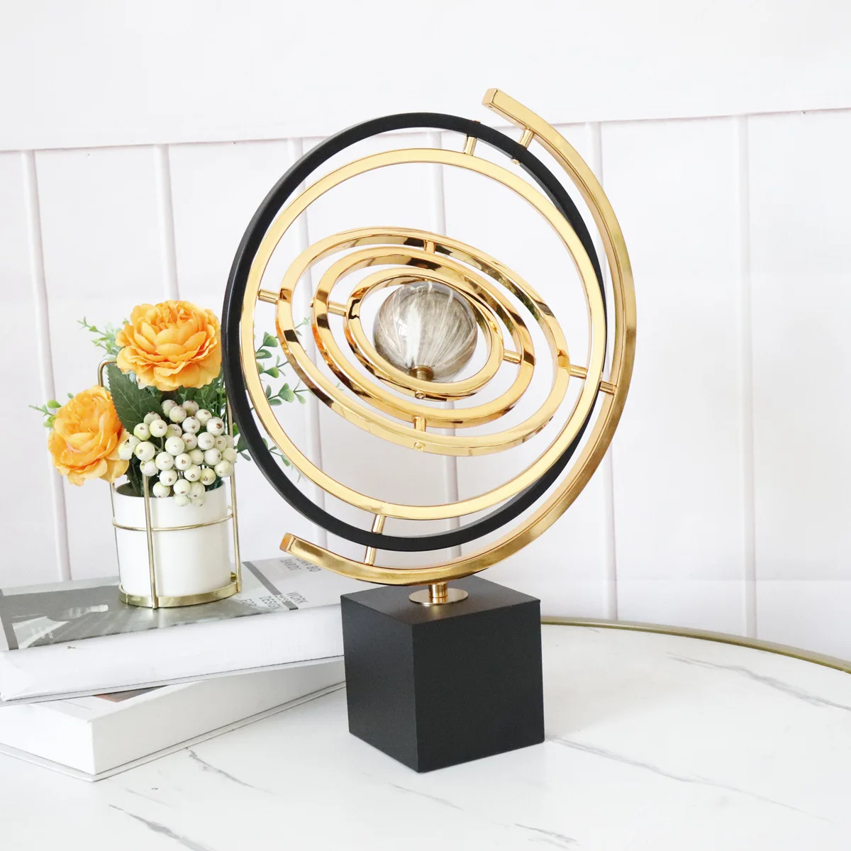 Decoración abstracta de escritorio, adorno de globo galvanizado de resina, accesorios de decoración interior para el hogar y la Oficina