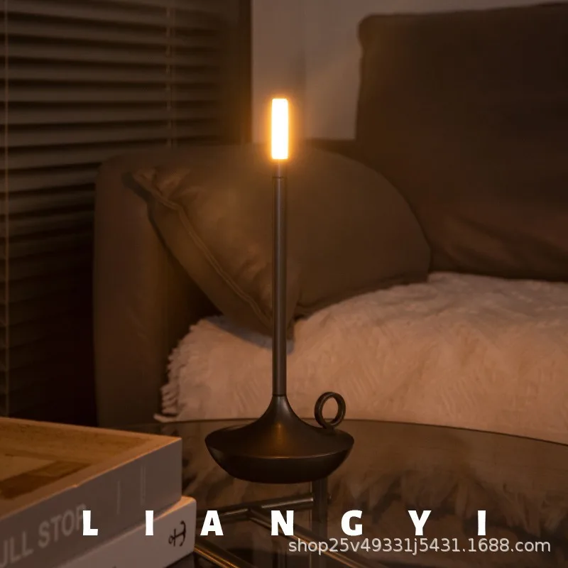 Lampu meja isi daya USB Retro, lampu LED kreatif lampu samping tempat tidur, lampu meja Bar bening dekorasi rumah 2024