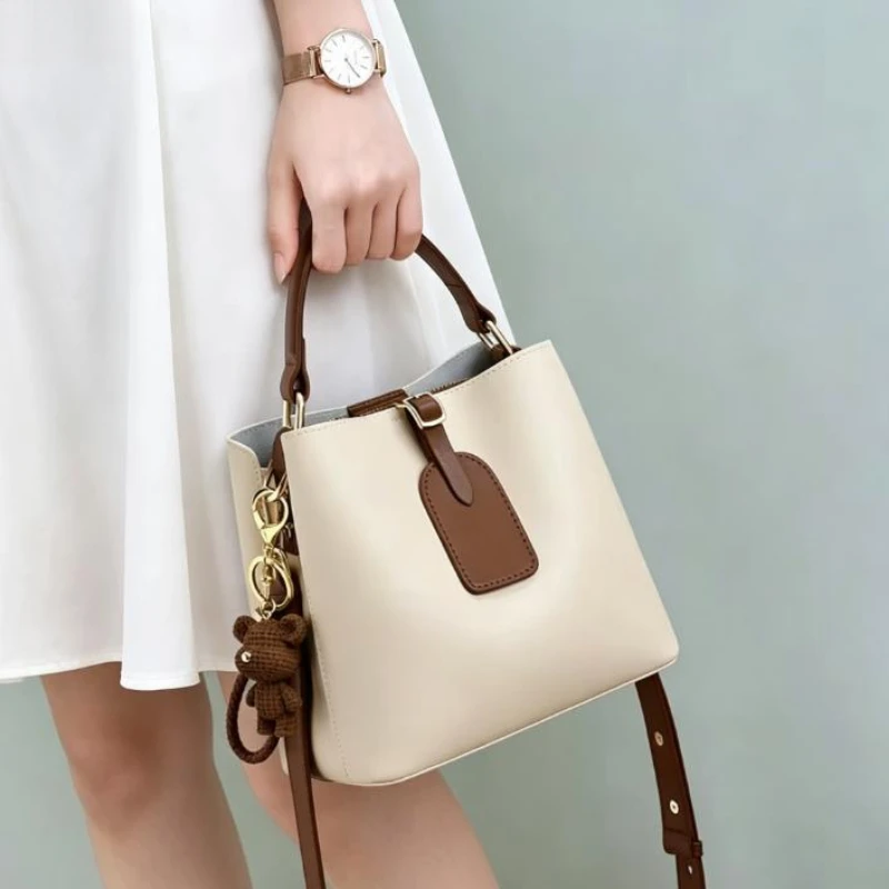 Popular New Women'S Bucket Bag Genuine Cowhide Handbag Spring And Summer Popular Large Capacity Pendant Shoulder Bag