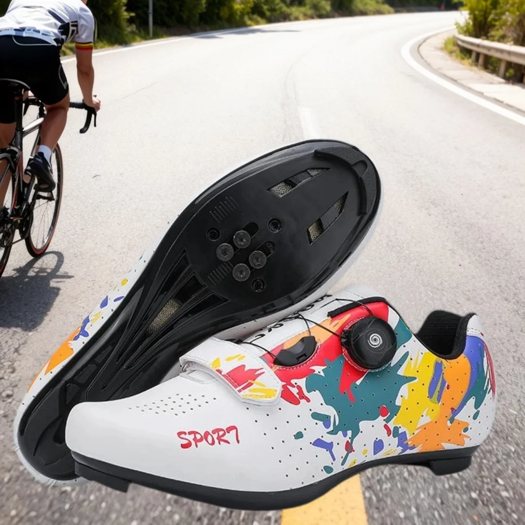 

Новые велосипедные туфли SPD, противоскользящие самоблокирующиеся гоночные туфли на плоской подошве для мужчин и женщин, легкие и дышащие