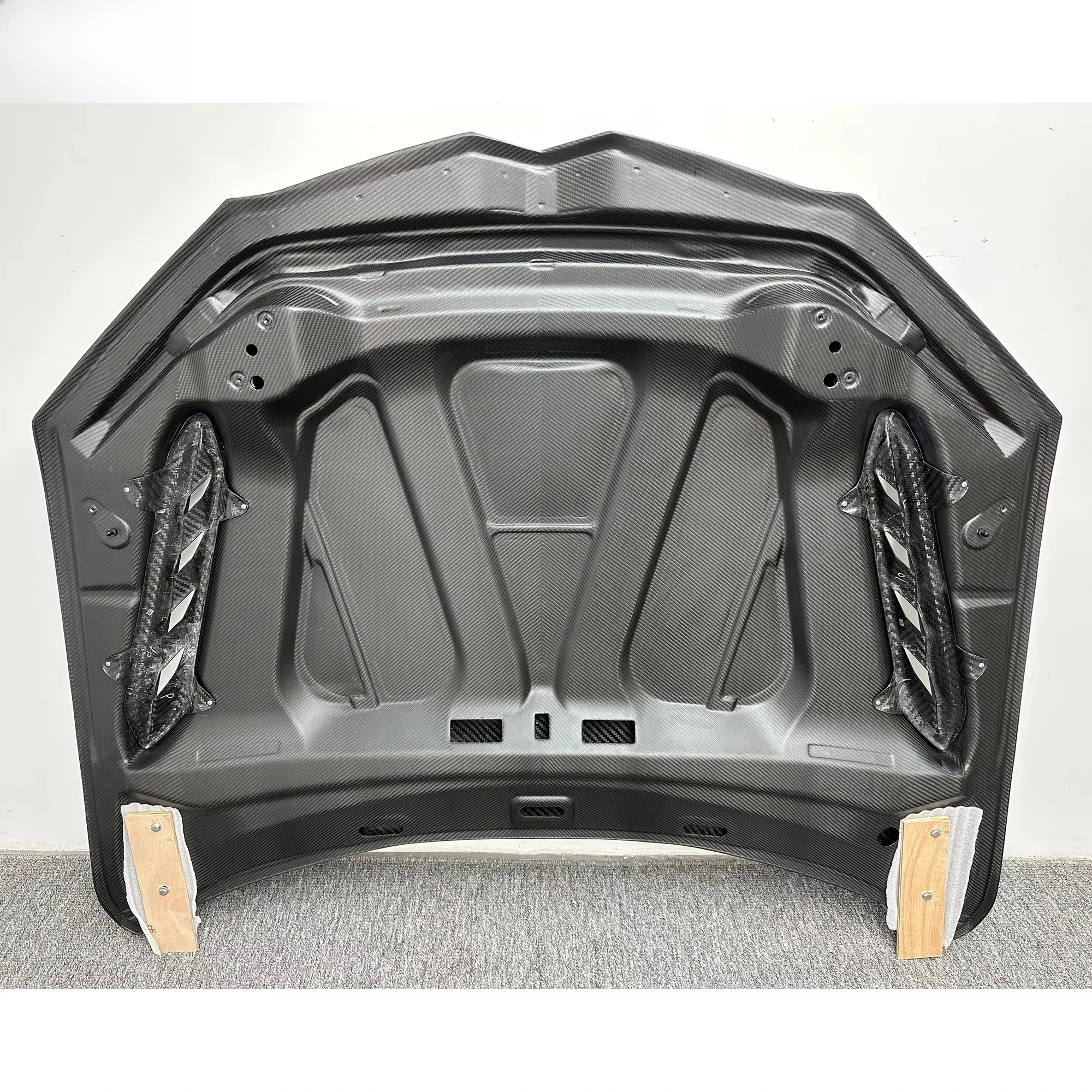 ฝากระโปรงหน้าคาร์บอนไฟเบอร์แบบ Performante สไตล์กึ่งแห้ง สำหรับ URUS ฝาครอบเครื่องยนต์ ชุดแต่งตัวถังรถยนต์ อะไหล่ฝากระโปรงคาร์บอน