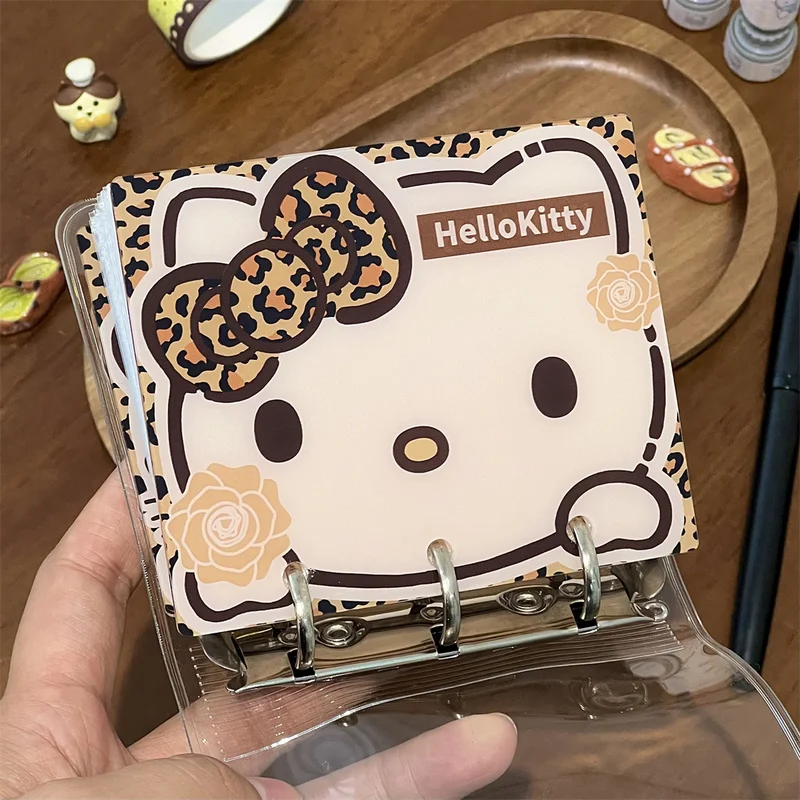 สมุดใส่การ์ดอะคริลิคแบบหลวมลายการ์ตูนเฮลโลคิตตี้ สามารถเก็บการ์ดดารา การ์ดธนาคาร รูปถ่าย ของขวัญคริสต์มาส ฮาโลวีน