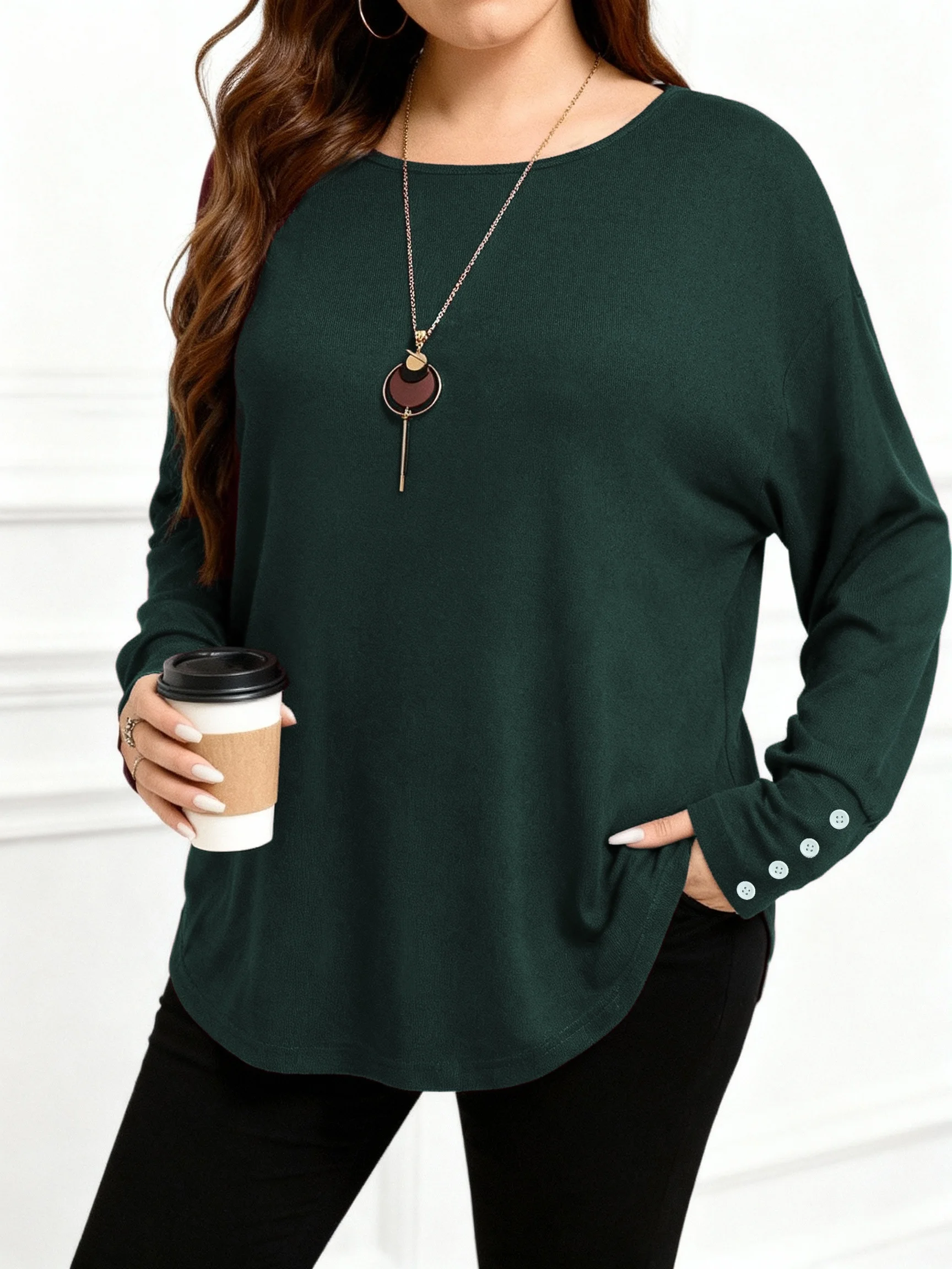 Gemütliches Plus-Size-Damen-Oberteil mit langen Ärmeln und stilvollen Knopfdetails für den Alltag. – Detail 7