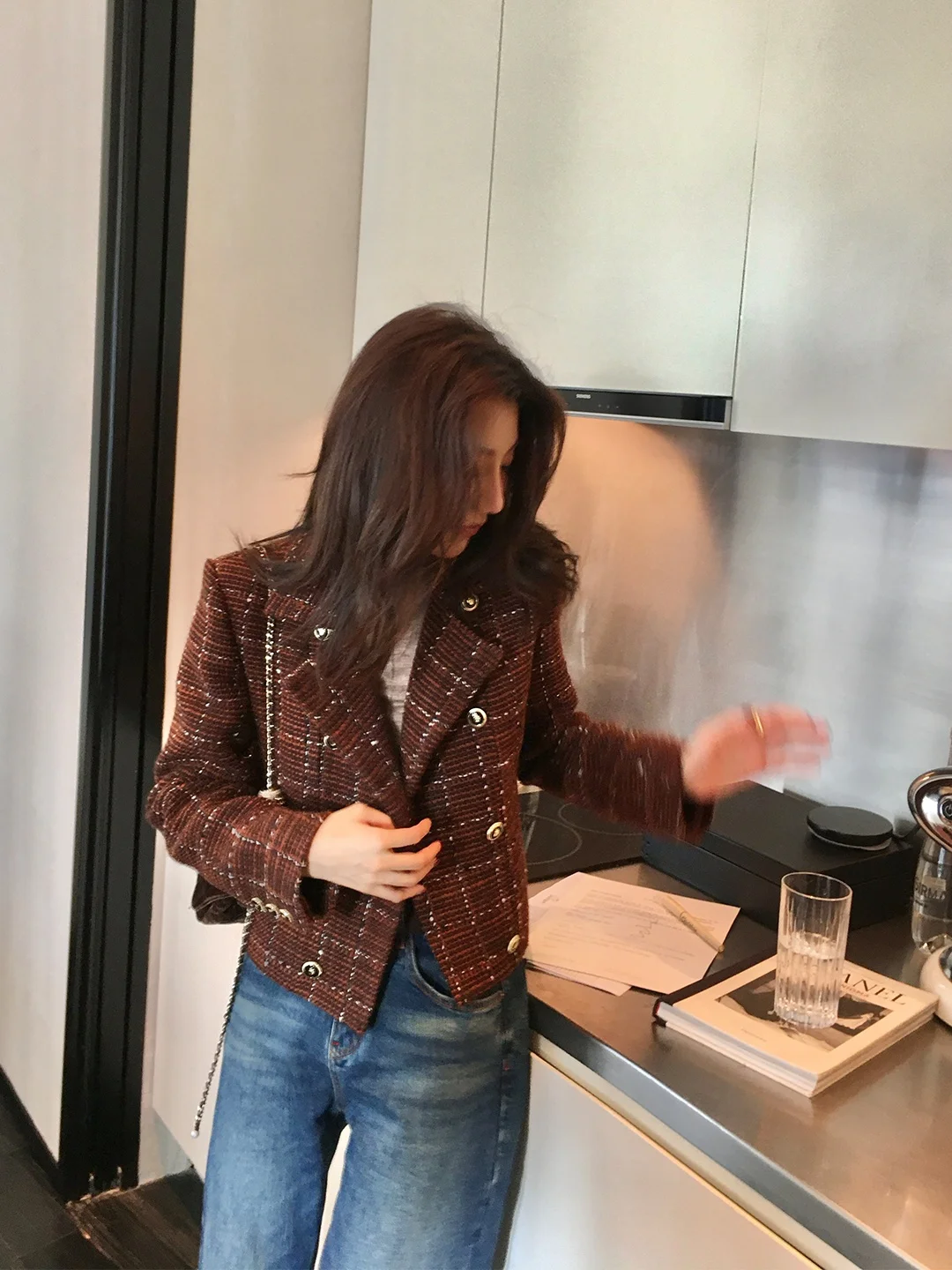 

Женская укороченная двубортная приталенная куртка Dragon Xier Gentle Wind Small Fragrance с 90% белым гусиным пухом, в клетку, K072