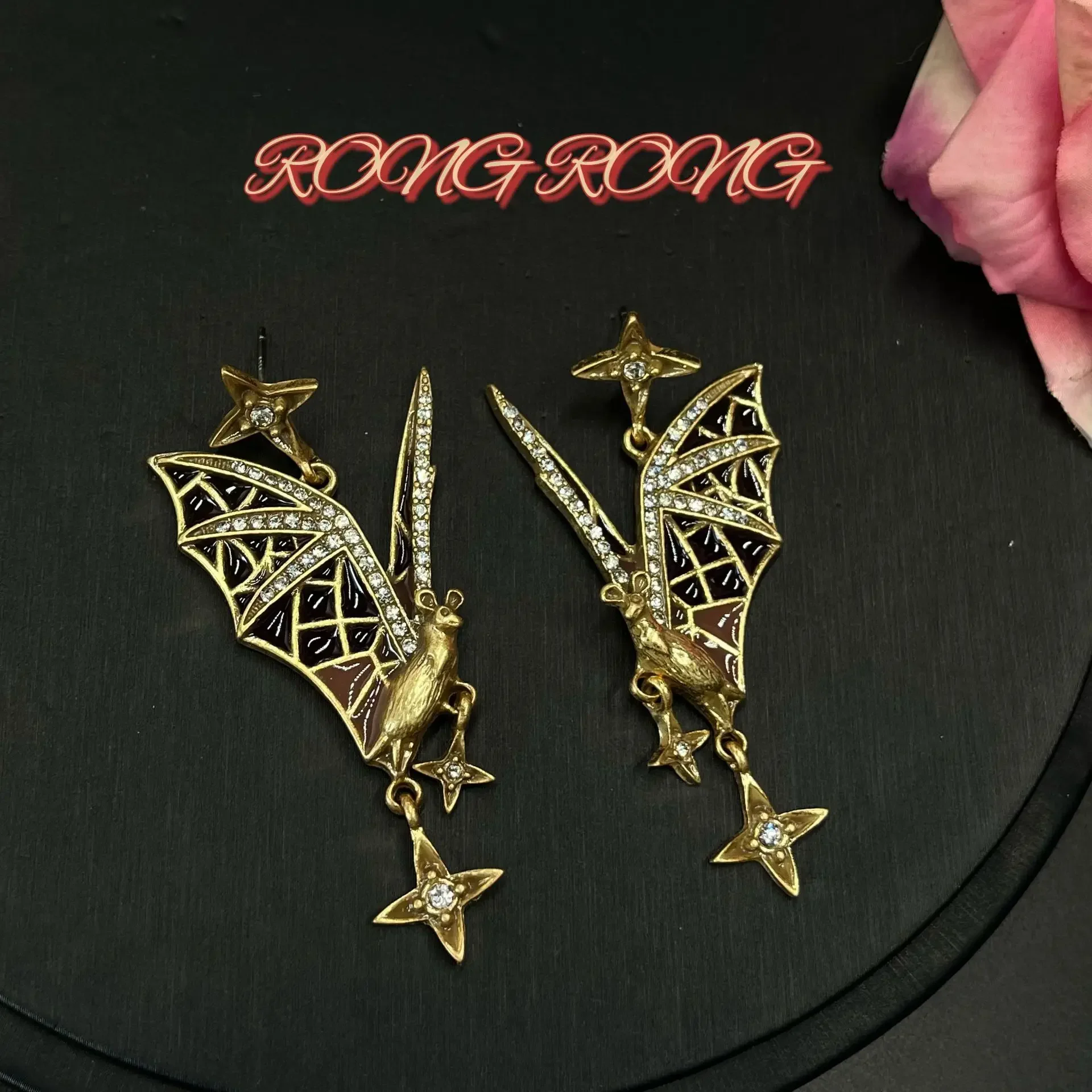 Vintage Earrings From The Middle Ages, European and American Style Fashionable Palace Style Diamond-studded Bat Tassel Earrings