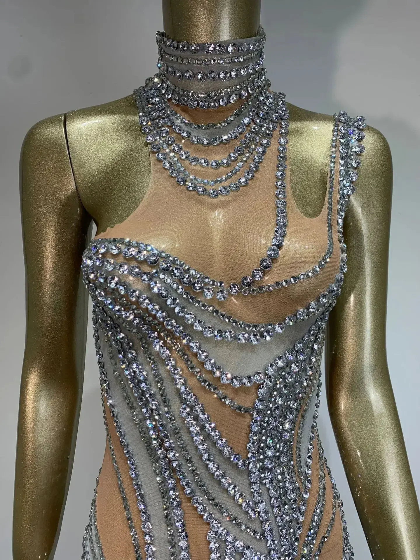 Mini robe sexy à col roulé pour femme, maille de diamants en cristal, costume de fête d'anniversaire, tenue de spectacle sur scène, bar et boîte de nuit, 2025