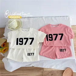 Ropa Deportiva informal para niños y niñas, camiseta de media manga, pantalones cortos sueltos simples, ropa para exteriores, estampado para niños pequeños, moda de dos piezas