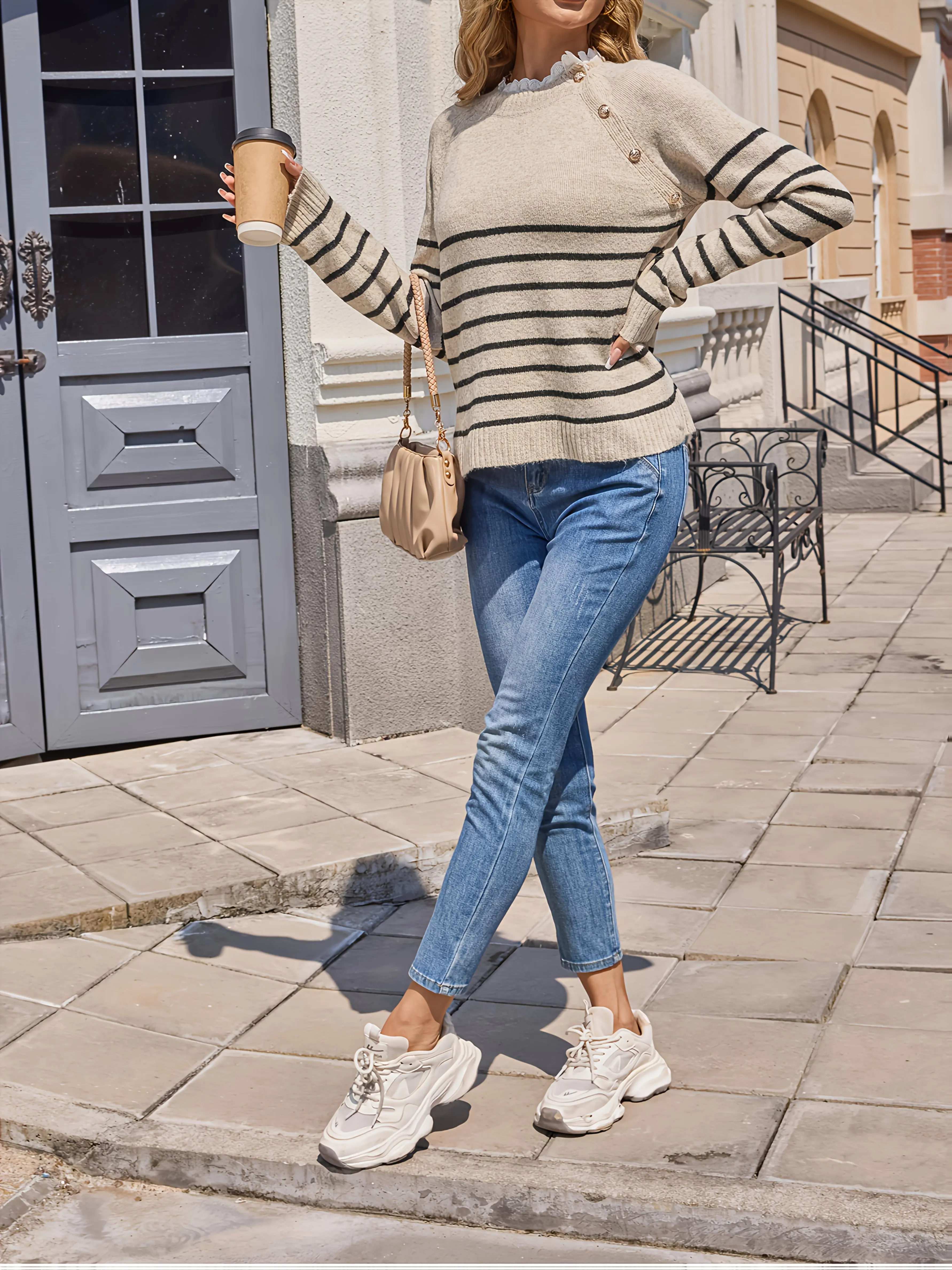 سترة محبوكة جديدة لخريف وشتاء 2025 مخططة ومزودة بقطع القماش من الدانتيل بلوفر بنصف زر للنساء