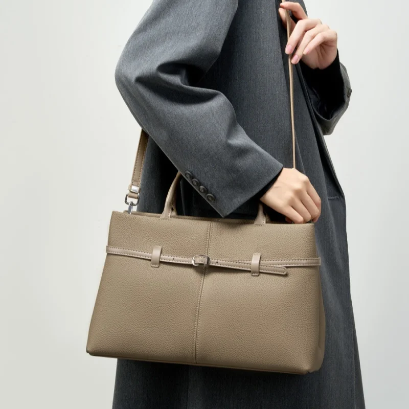 

Commuter Briefcase Versatile Large Capacity Shoulder Bag Genuine Leather Tote Bag Soft and Durable