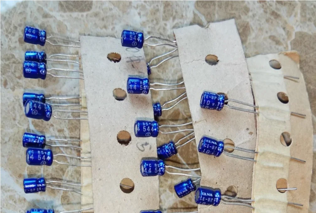 30pcs/lot Original Japanese ELNA 10V 10UF CE-BP 4X5mm fever audio aluminum electrolytic capacitor free shipping