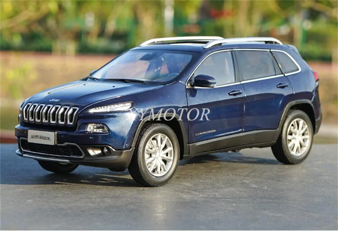 

1/18 для Jeep Cherokee, литой под давлением металлический автомобиль, внедорожник, коллекция моделей, игрушки, подарки, синий цвет, коллекция украшений