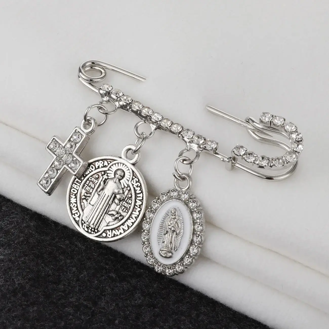 الكاثوليكية سانت بنديكت ميدالية مشبك ورق بروش سيدة غوادلوب الصليب سحر مشبك التلبيب دبوس سان بينيتو مجوهرات اكسسوارات
