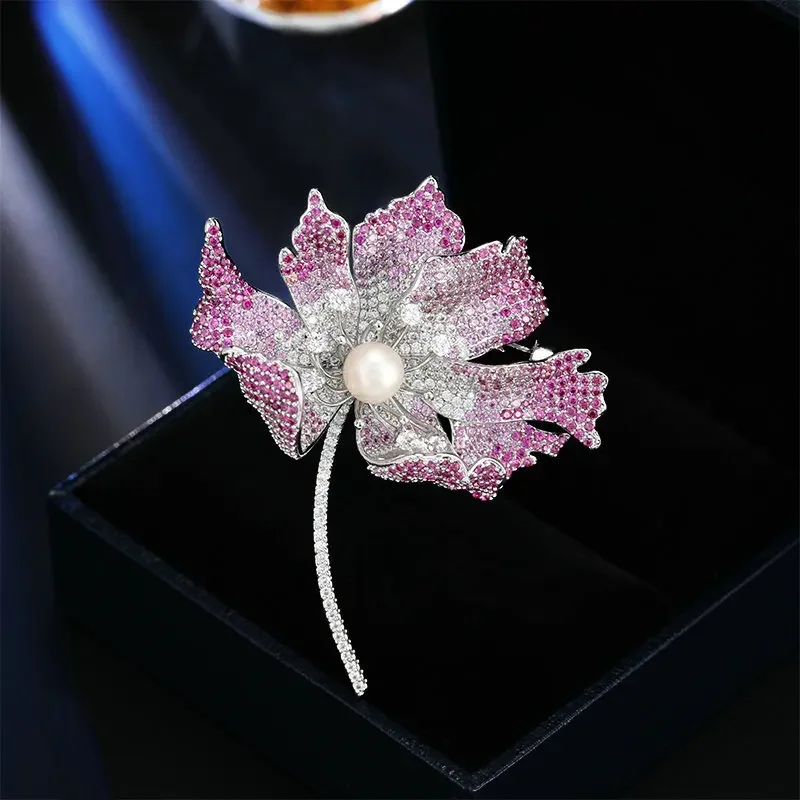2025Высококачественная элегантная брошь с цветком натурального пресноводного жемчуга, брошь в виде листьев гинкго, аксессуар для костюмного пальто