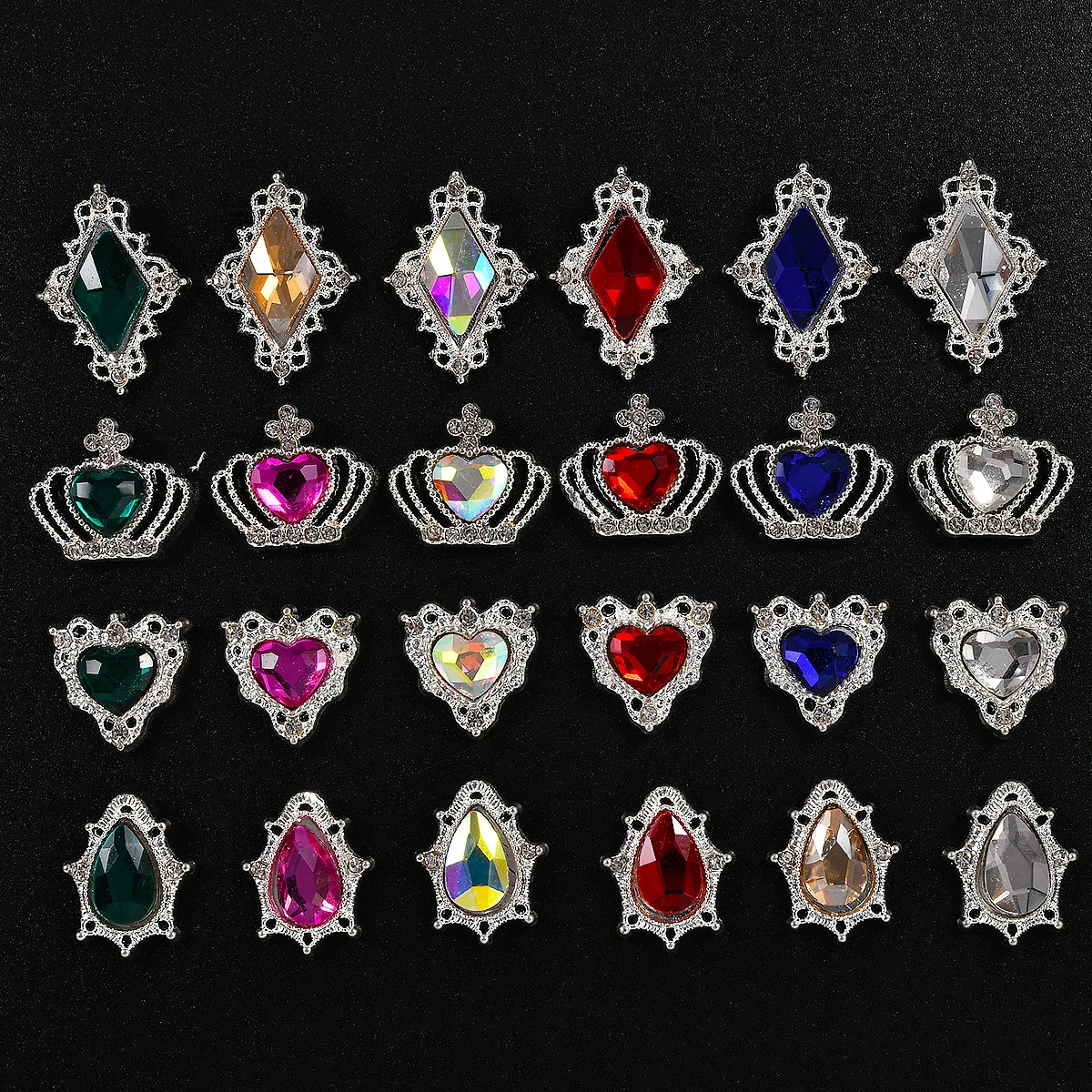 การตกแต่งเล็บ Rhinestone ระยิบระยับในมงกุฎเงินและรูปทรงหยดน้ําสําหรับเล็บ DIY