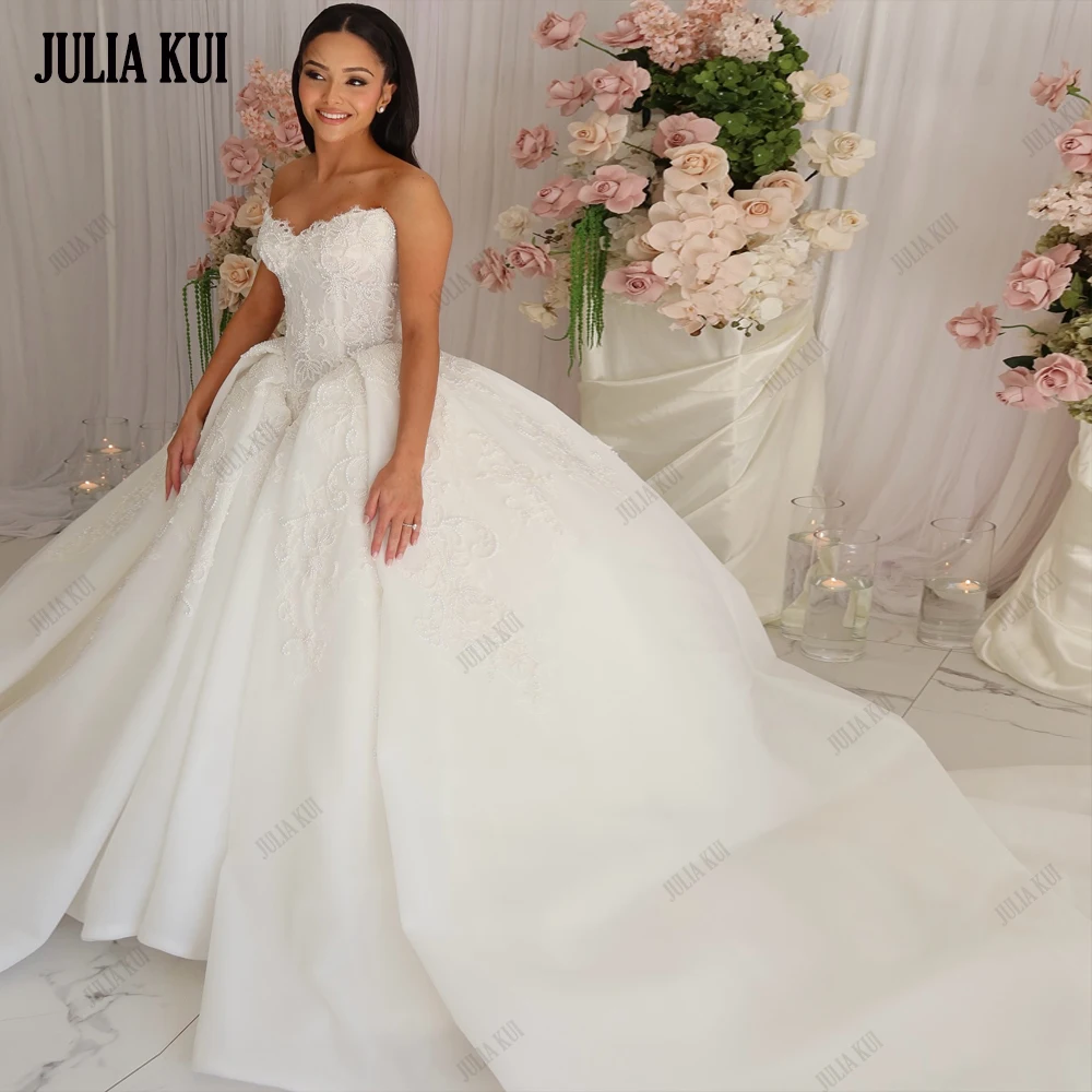 

Julia Kui Custom Made Luxury Lace Ball Gown Wedding Dresses Beading Pearls Appliques Lace Puffy Princess Bride Gowns