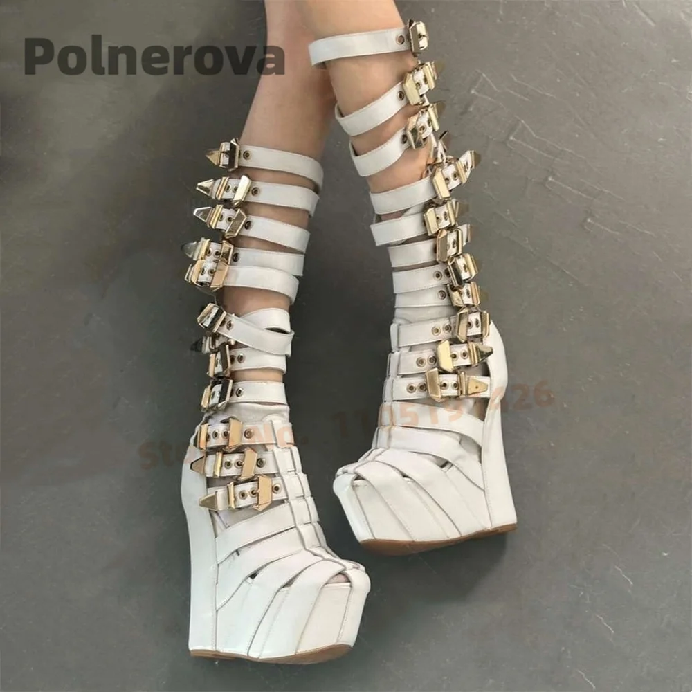 متعددة مشبك حزام منصة صندل أحذية النساء أبيض أسود جلد إسفين حذاء برقبة للركبة عالية الكعب أحذية الصيف سيدة الأحذية
