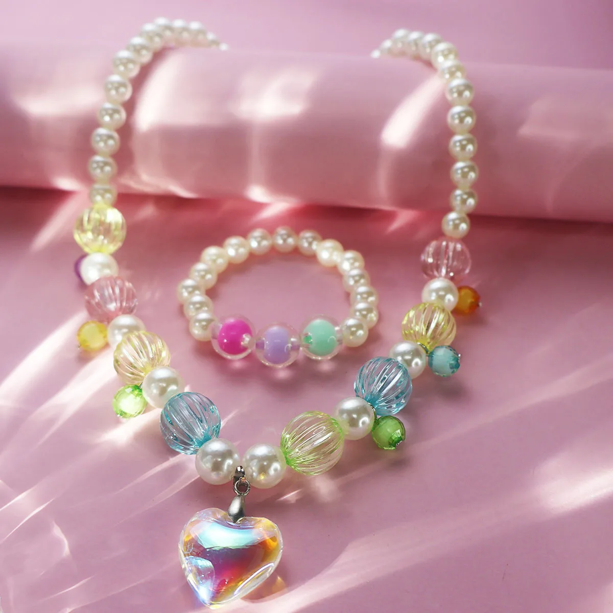 Collar con forma de corazón para niños, tres conjuntos de pajarita, disfraz de princesa, cadena de cuello de flores, collares de amor de arcoíris para mujer