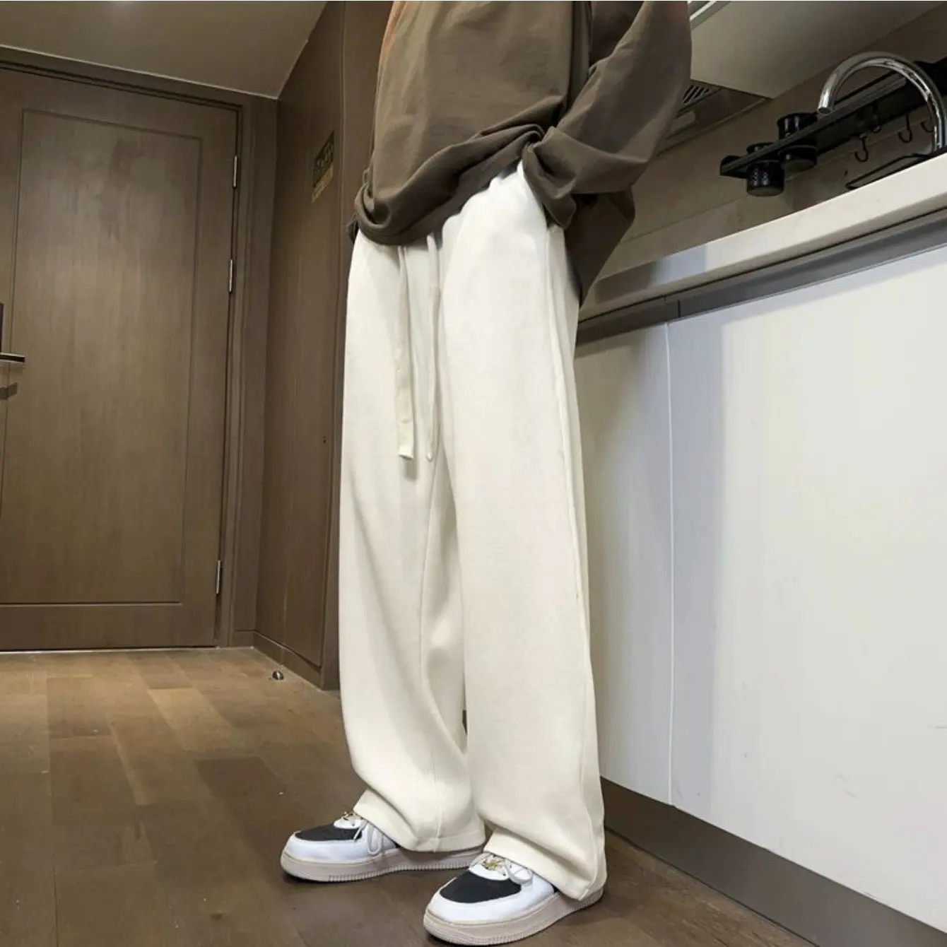 

Осенне-зимние мужские стильные однотонные брюки с широкими штанинами и эластичной талией большого размера, подходящие для занятий спортом и активного отдыха