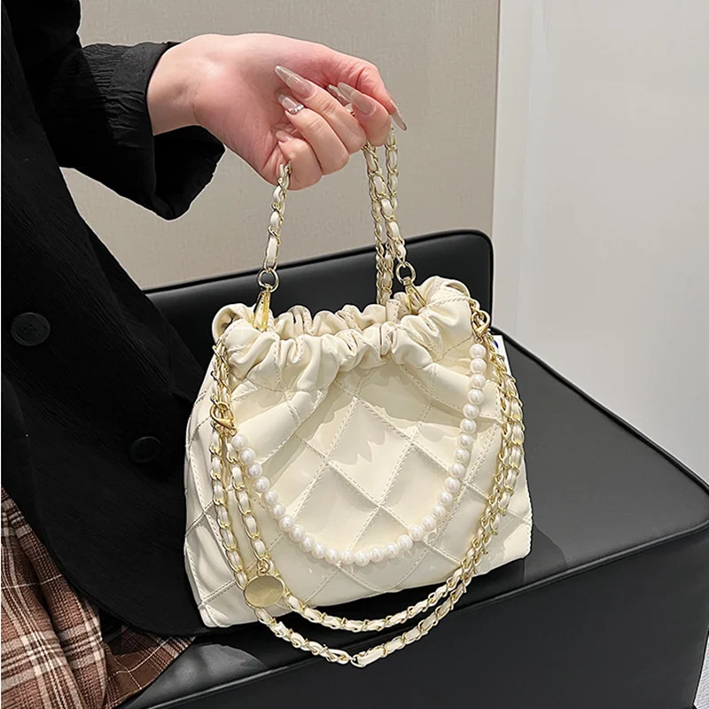 

2024 Fashionable Portable Pearl Crossbody Bags Women's Chain Handheld Bucket Bag White Large Capacity Handbag