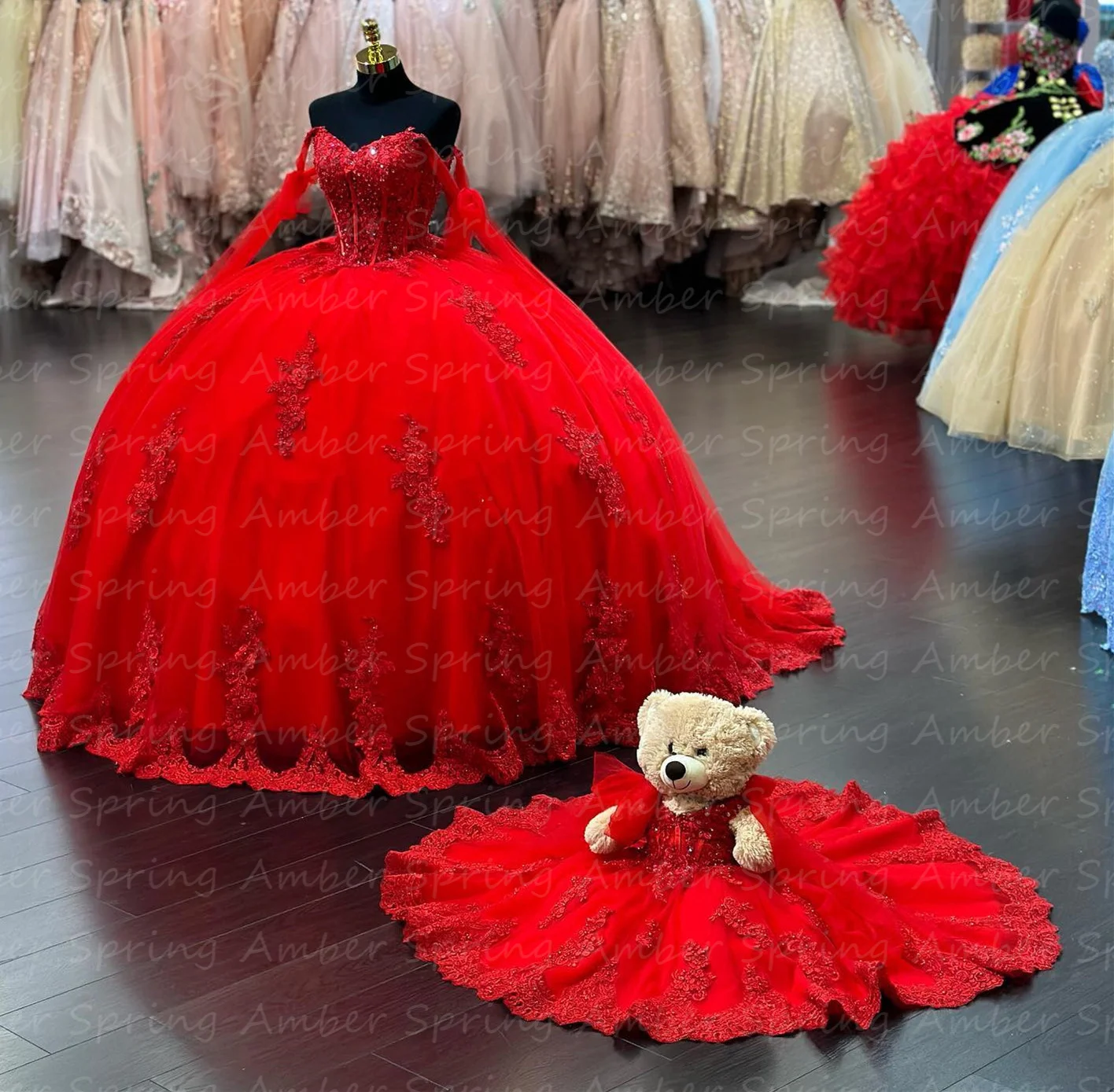 

Очаровательные Красные кружевные платья для Quinceanera, блестящие платья принцессы с открытыми плечами и открытыми косточками для дня рождения, милые платья 16 дюймов