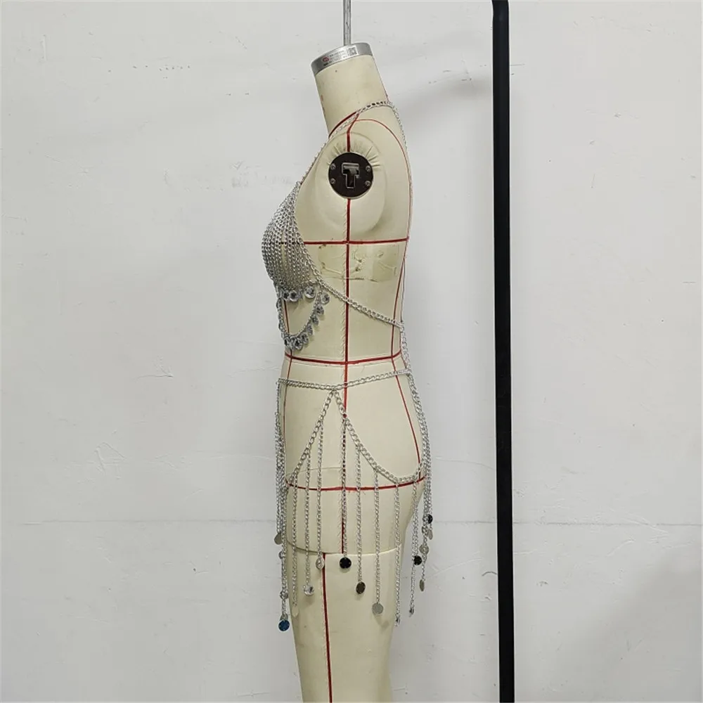 ステージにふさわしいメタリックボディチェーンセット Y2k風フリンジ付きチェストチェーン、鮮やかなきらめくレイヤードデザインとツーウェイベスト付き