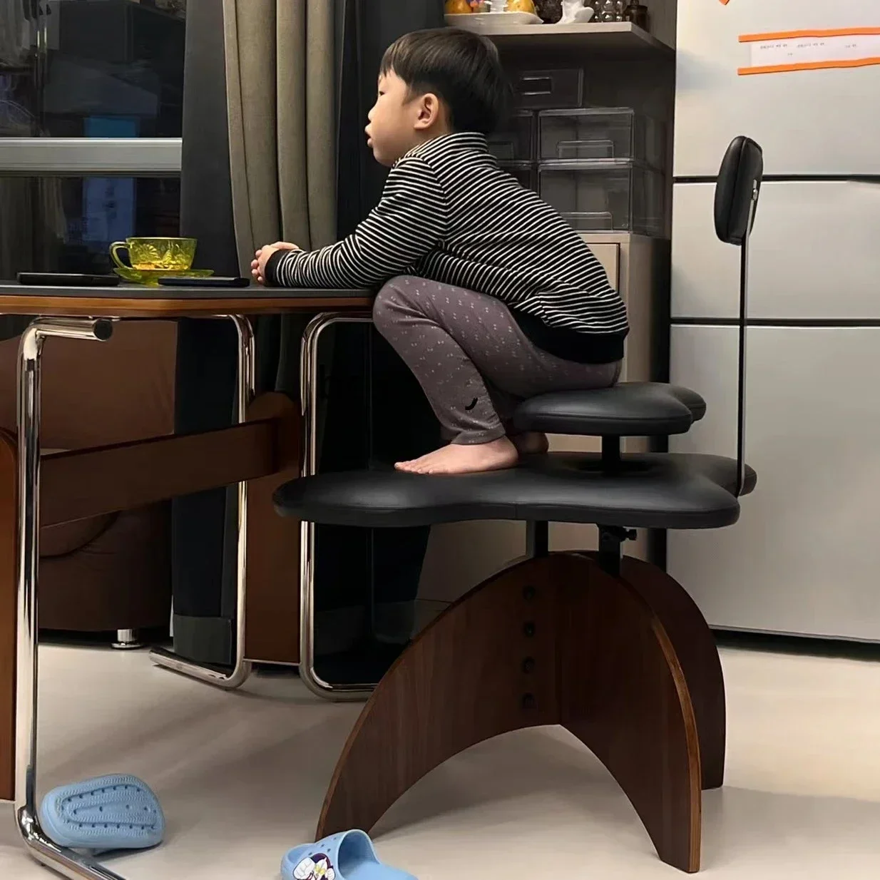 A  Modern minimalist yoga chair soul backrest cross-legged chair meditation chair