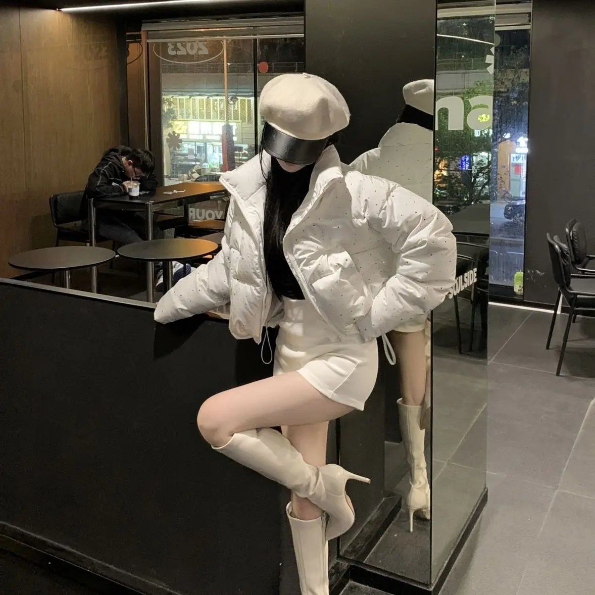 

Новая горячая хлопковая одежда на пуху с бриллиантами, зимние куртки Niche 2025 Spice Girls, короткие модели для сохранения тепла